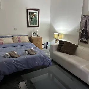 Super Spacious, Grnd Floor Flat London